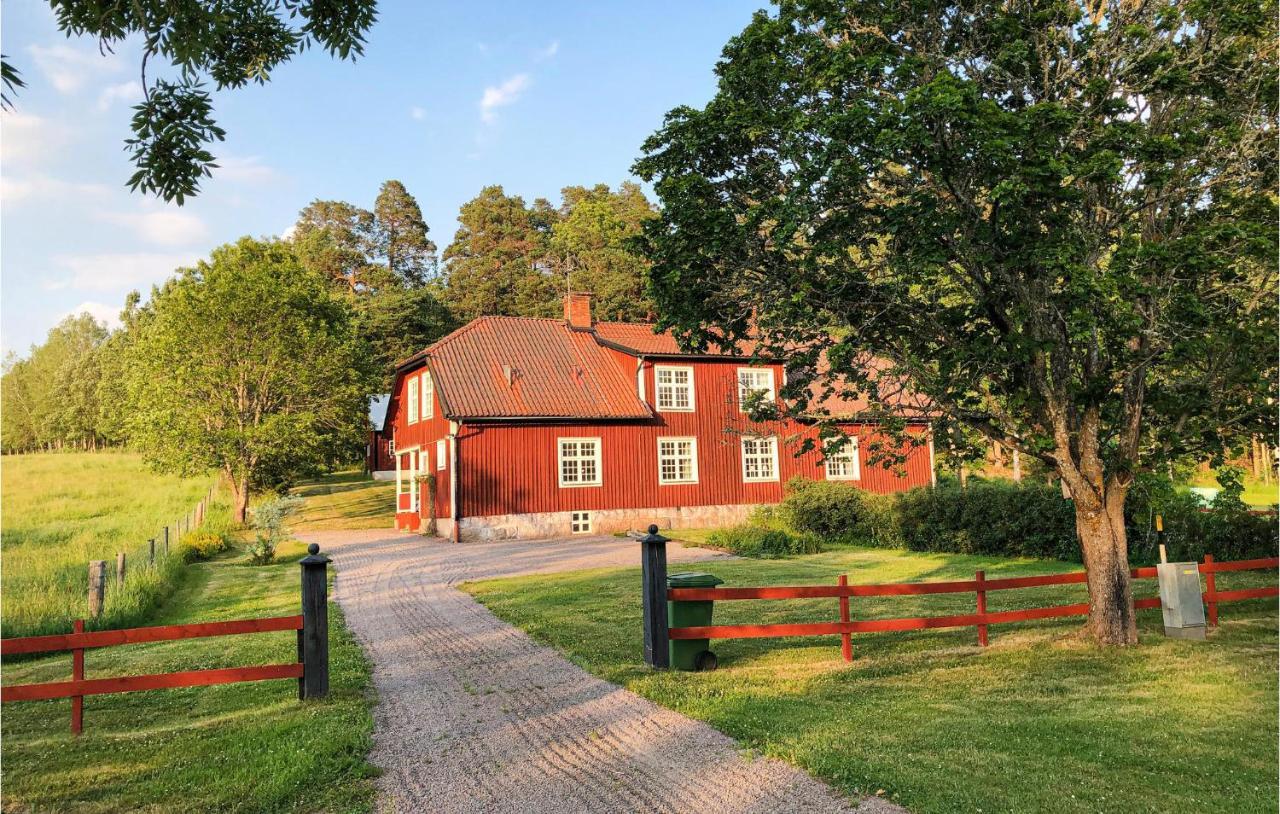 Nice Home In Mantorp With Kitchen Kültér fotó