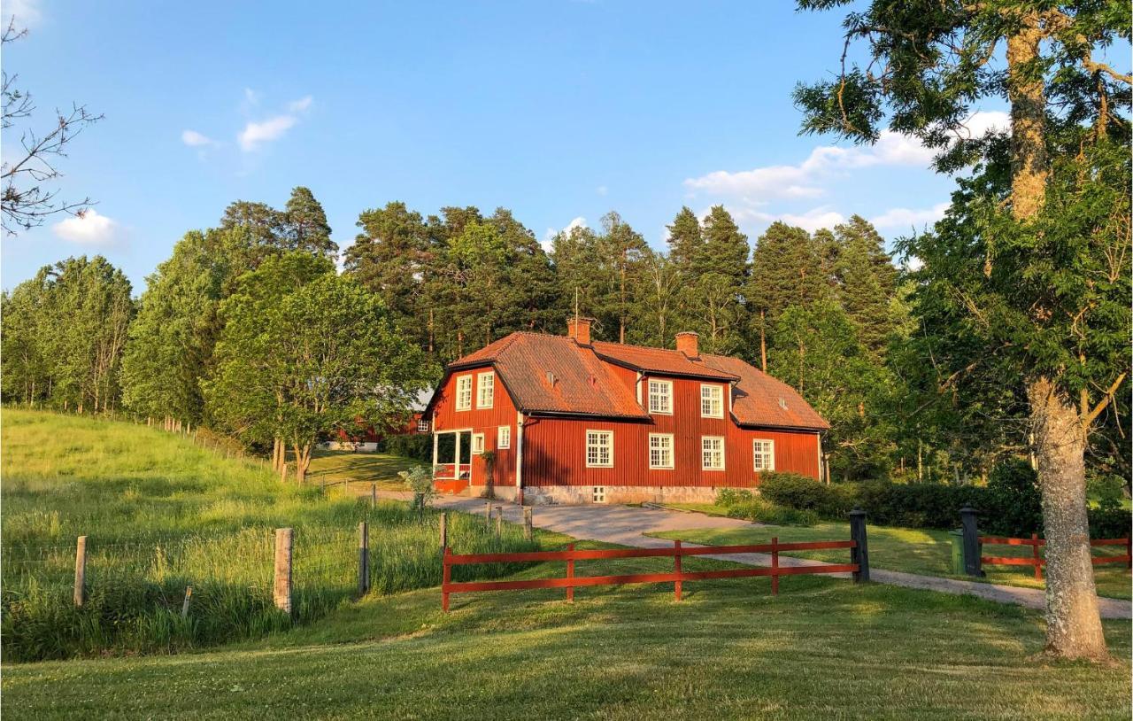 Nice Home In Mantorp With Kitchen Kültér fotó